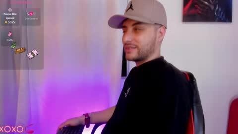 Snapshot of pleasure_vibes023 chatting on 10-04-25, 09:57 JUAN AND JULI online show from 10-04-25, 09:57