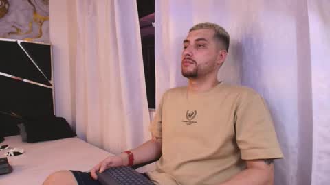 Snapshot of pleasure_vibes023 chatting on 10-14-25, 10:32 JUAN AND JULI online show from 10-14-25, 10:32