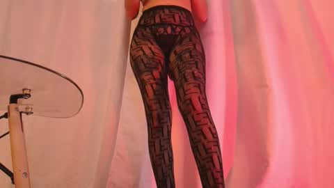 Snapshot of pleasure_vibes023 chatting on 10-25-25, 10:15 JUAN AND JULI online show from 10-25-25, 10:15