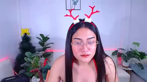 Snapshot of ploysaithailand chatting on 11-20-25, 01:00 Ploysai online show from 11-20-25, 01:00