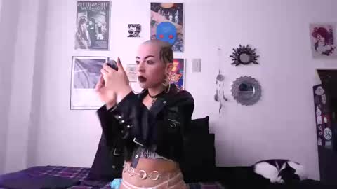 Snapshot of plutonbluemoon_999 chatting on 09-24-25, 08:23    online show from 09-24-25, 08:23