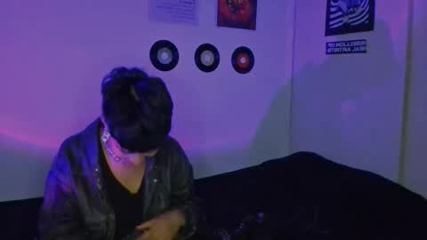 Snapshot of plutonbluemoon_999 chatting on 09-26-25, 07:23    online show from 09-26-25, 07:23