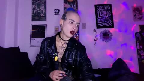 Snapshot of plutonbluemoon_999 chatting on 10-24-25, 01:03    online show from 10-24-25, 01:03