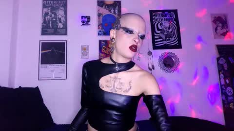 Snapshot of plutonbluemoon_999 chatting on 10-26-25, 01:55    online show from 10-26-25, 01:55