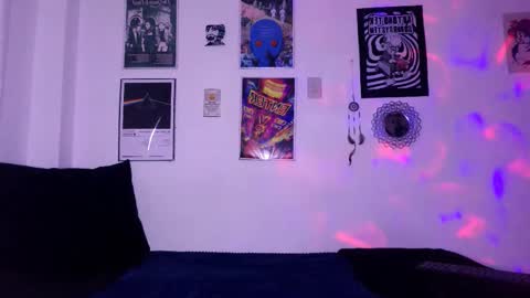 Snapshot of plutonbluemoon_999 chatting on 10-29-25, 12:35    online show from 10-29-25, 12:35