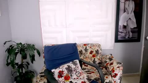 Snapshot of pocahontas_mcry chatting on 06-11-26, 03:48 pocahontas online show from 06-11-26, 03:48