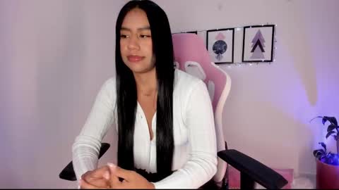 Snapshot of pocahontas_sensual chatting on 09-18-25, 11:51 Jasmine online show from 09-18-25, 11:51