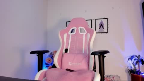 Snapshot of pocahontas_sensual chatting on 11-22-25, 02:21 Jasmine online show from 11-22-25, 02:21