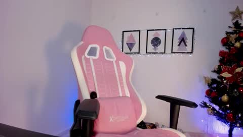 Snapshot of pocahontas_sensual chatting on 12-14-25, 03:12 Jasmine online show from 12-14-25, 03:12