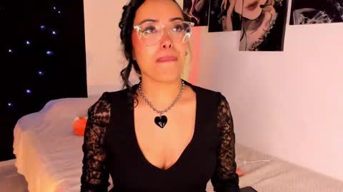 Willow                      Hours 12pm to 630pm Colombian time FRIDAY AND SUNDAY FREE DAYS online show from 02-04-25, 11:27