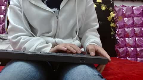 Snapshot of poisondost_hot chatting on 09-28-25, 12:32 Aleja online show from 09-28-25, 12:32