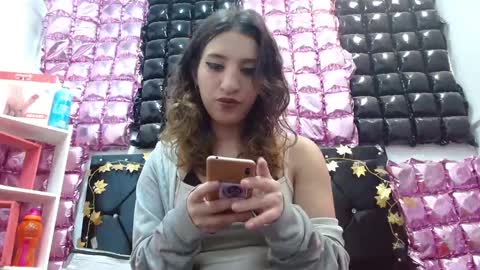 Snapshot of poisondost_hot chatting on 10-18-25, 01:34 Aleja online show from 10-18-25, 01:34