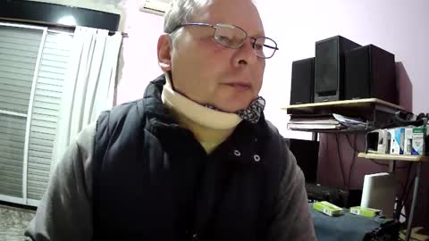 Snapshot of pol22010 chatting on 06-01-26, 10:33 Polako online show from 06-01-26, 10:33