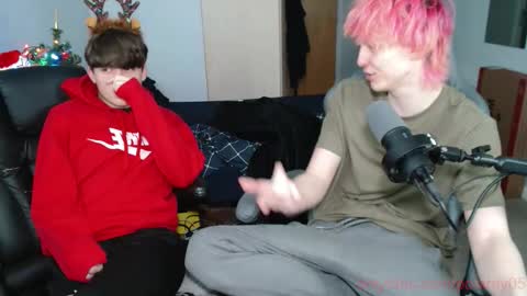 Snapshot of polarny05 chatting on 12-13-25, 09:53 Polarny online show from 12-13-25, 09:53