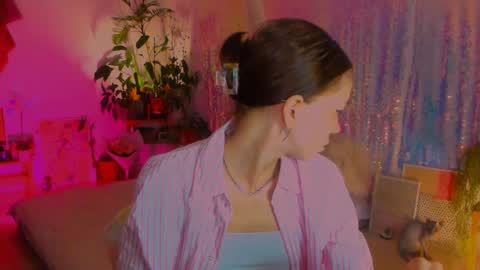 Snapshot of poli__ chatting on 01-11-25, 12:22 Martha online show from 01-11-25, 12:22