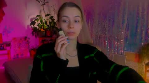 Snapshot of poli__ chatting on 02-09-25, 09:28 Martha online show from 02-09-25, 09:28