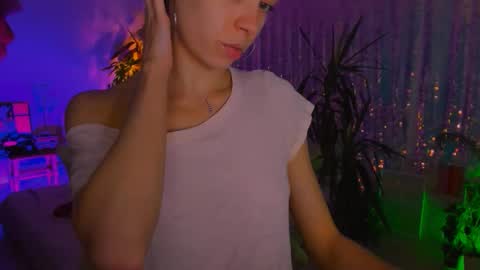 Snapshot of poli__ chatting on 11-20-25, 07:24 Martha online show from 11-20-25, 07:24