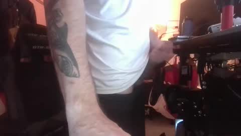 Snapshot of polishrifle3 chatting on 12-15-25, 03:55 jaws online show from 12-15-25, 03:55