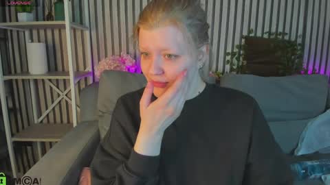 Polly online show from 05-25-26, 01:00