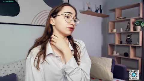 Snapshot of polly_bee chatting on 10-10-25, 07:18 Polly online show from 10-10-25, 07:18