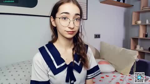 Snapshot of polly_bee chatting on 10-11-25, 06:56 Polly online show from 10-11-25, 06:56