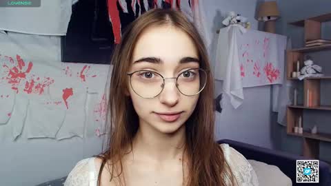 Snapshot of polly_bee chatting on 10-31-25, 07:42 Polly online show from 10-31-25, 07:42