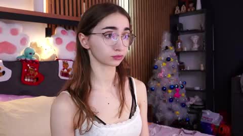 Snapshot of polly_bee chatting on 12-03-25, 07:38 Polly online show from 12-03-25, 07:38