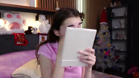 Polly online show from 12-15-25, 07:34