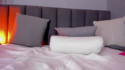 POLLY online show from 01-11-25, 04:03