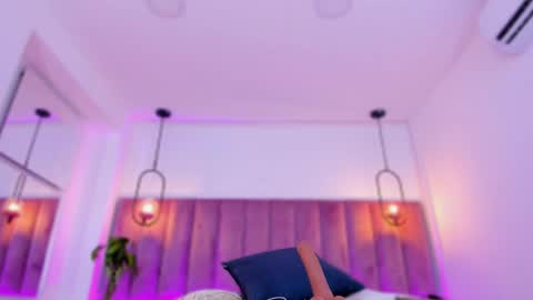 POLLY online show from 04-25-26, 10:18