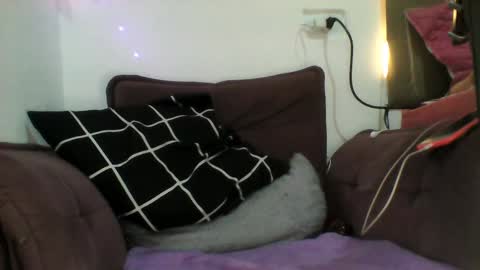 Snapshot of pollycrush chatting on 11-05-25, 02:33 pollycrush online show from 11-05-25, 02:33