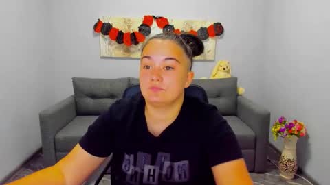 Snapshot of pollyramsey chatting on 11-04-25, 12:37 Polly online show from 11-04-25, 12:37