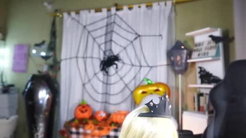 Snapshot of polvodeestrellas_ chatting on 10-26-25, 01:55  - Help me Reach 100 thumbs up  online show from 10-26-25, 01:55