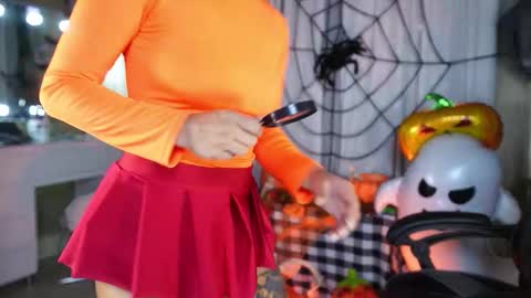  - Help me Reach 100 thumbs up  online show from 10-31-25, 11:28