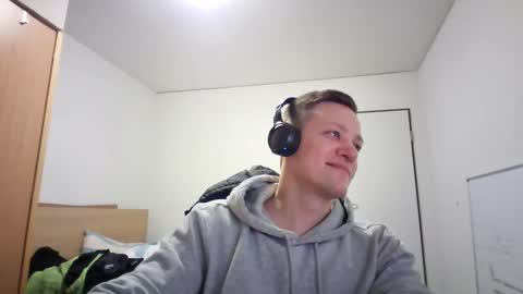 pommesmiteiscreme online show from 03-02-25, 12:31