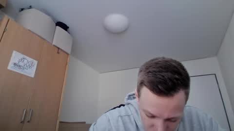 pommesmiteiscreme online show from 03-02-25, 11:29