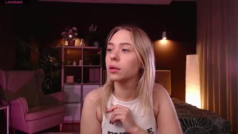 Eva online show from 10-15-25, 01:28