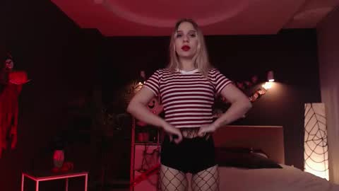 Eva online show from 10-31-25, 01:06