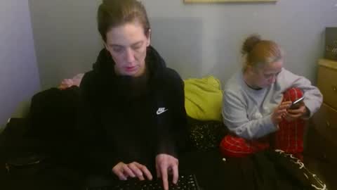 Snapshot of poopcap chatting on 12-31-24, 05:00 poopcap online show from 12-31-24, 05:00