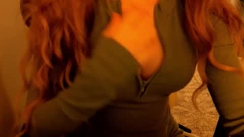 Snapshot of poppybloopy chatting on 10-22-25, 06:18 April online show from 10-22-25, 06:18