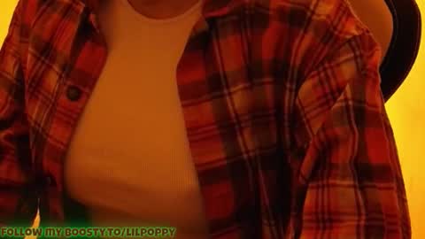 Snapshot of poppybloopy chatting on 02-18-26, 06:26 April online show from 02-18-26, 06:26