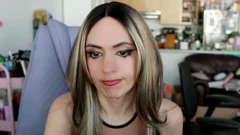 Snapshot of popstarsextape chatting on 01-13-26, 03:39 A cadia online show from 01-13-26, 03:39