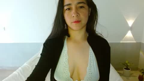 porcelainlux online show from 11-19-25, 03:50