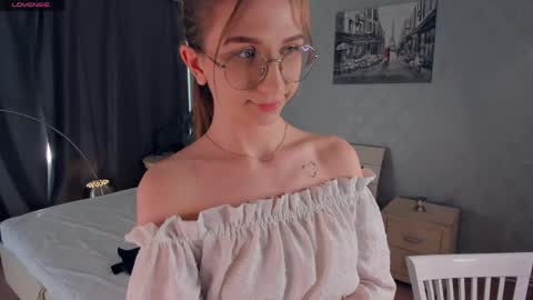 Elizabeth online show from 04-25-26, 01:41