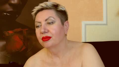 Snapshot of posh_lady chatting on 12-18-24, 05:04 LADY POSH online show from 12-18-24, 05:04