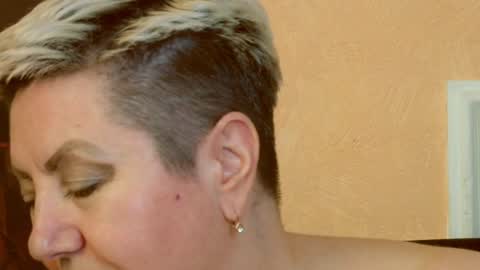 Snapshot of posh_lady chatting on 12-21-24, 01:47 LADY POSH online show from 12-21-24, 01:47