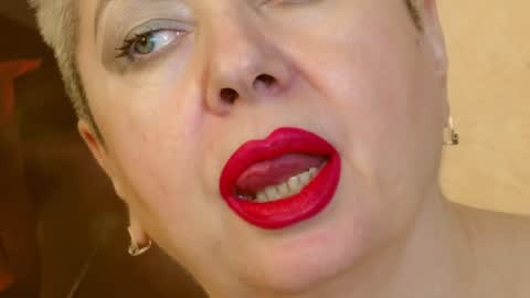 Snapshot of posh_lady chatting on 01-10-25, 01:42 LADY POSH online show from 01-10-25, 01:42