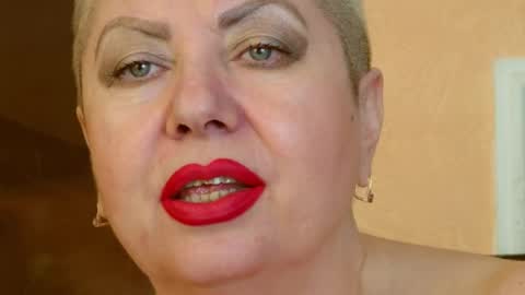 Snapshot of posh_lady chatting on 02-12-25, 04:54 LADY POSH online show from 02-12-25, 04:54