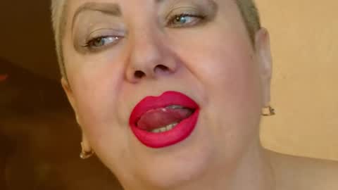 Snapshot of posh_lady chatting on 02-12-25, 10:04 LADY POSH online show from 02-12-25, 10:04