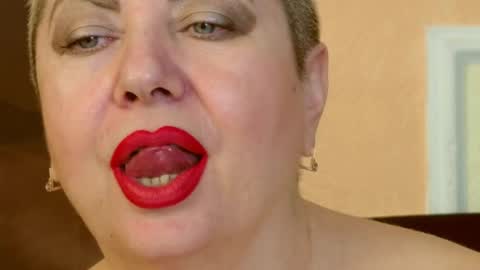 Snapshot of posh_lady chatting on 02-21-25, 05:35 LADY POSH online show from 02-21-25, 05:35